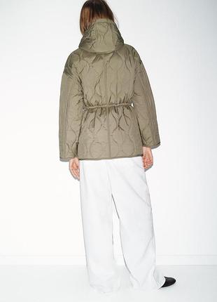 Стеганая куртка zara с капюшоном 8