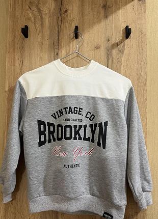 Кофта для хлопчика, сіра з білим, з принтом brooklyn, розмір 122 см