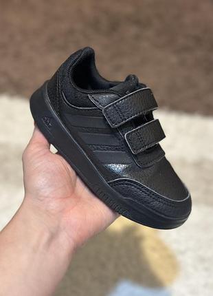 Оригінальні дитячі кросівки adidas tensaur 25 розмір (15.5см)