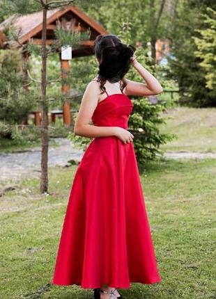 Жіноча вечірня сукня червона