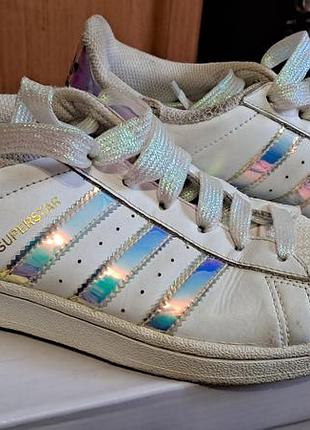 Кросівки для дівчинки adidas superstar білі з райдужними смужками