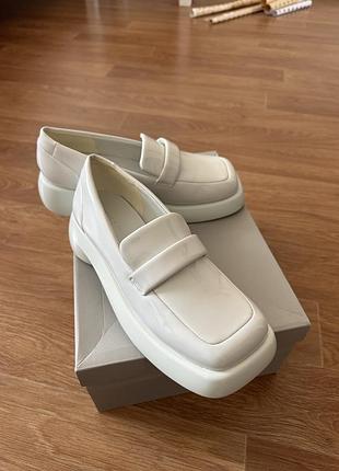 Charles & keith