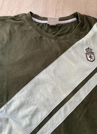 Оригінальна чоловіча футболка umbro xl хакі біла діагональна смуга бавовна 100% спорт британський бренд амбро оливкова вінтажний стиль герб гербова