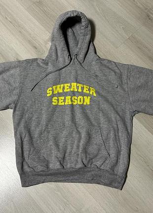 Жіноче сіре худі prettylittlething яскравим жовтим принтом «sweater season»