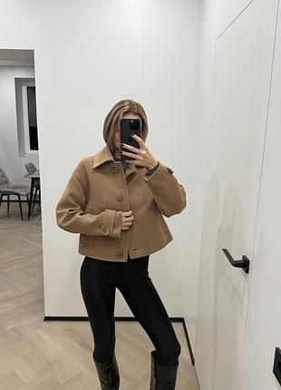 Пальто стильне коротке