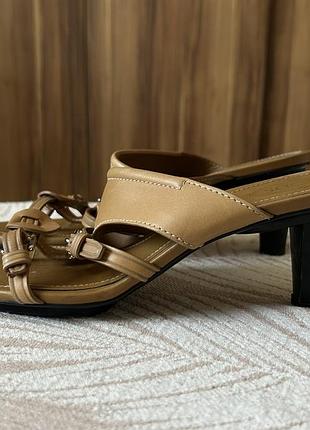 Класичні босоніжки tod’s