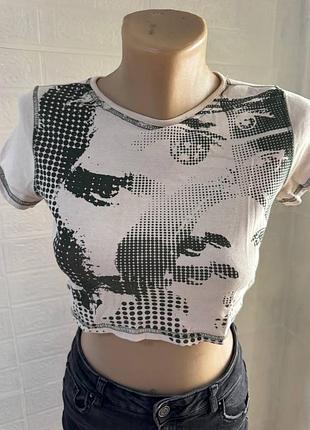 🤍💚 укорочений топ h&m із арт-принтом — стильна річ із характером