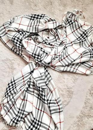 Большой шарф в стиле burberry