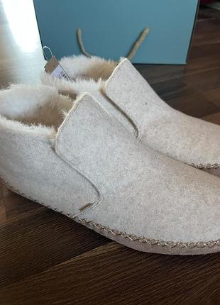 Теплі тапочки toms