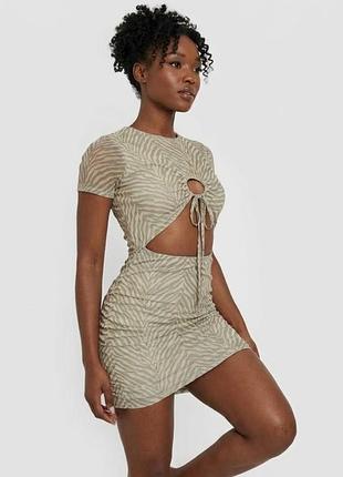 Коротка сукня mesh keyhole mini dress у відтінку шавлії, з принтом зебры, з вирізом - крапля на грудях та драпіруванням, розмір 46
