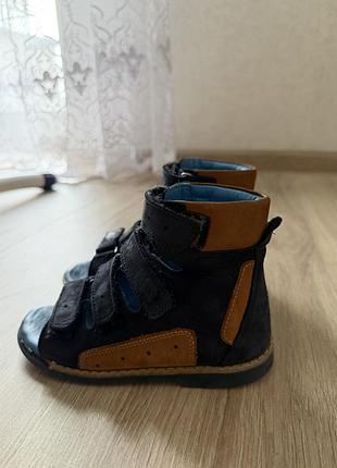 Ортопедичні сандалі