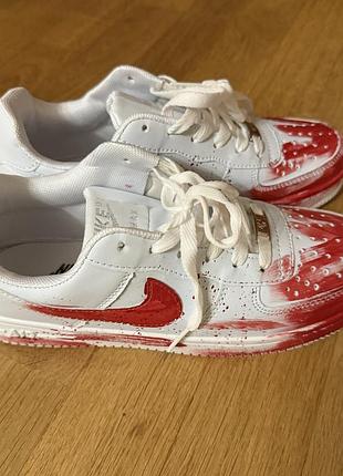 Кросівки nike air force 1 low custom blood білі з червоним малюнком