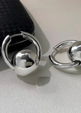 Серьги balenciaga с большими шариками из медицинского золота stainless steel