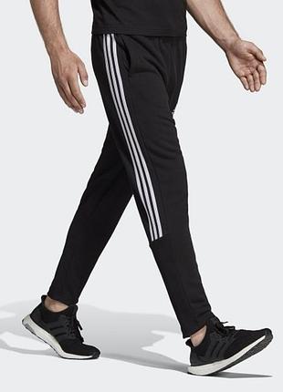Чоловічі спортивні штани adidas