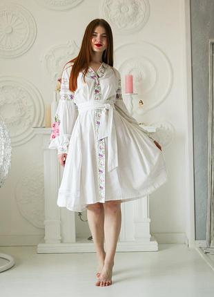 Жіноча вишита сукня біла лляна в стилі бохо з квітковою вишивкою "нетін" 48