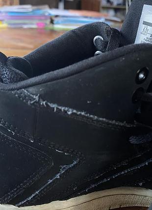 Nike air jordan flight legend. 4
