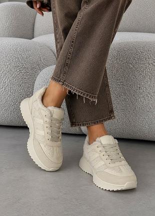 Кросівки жіночі молочного кольору на хутрі 219117k