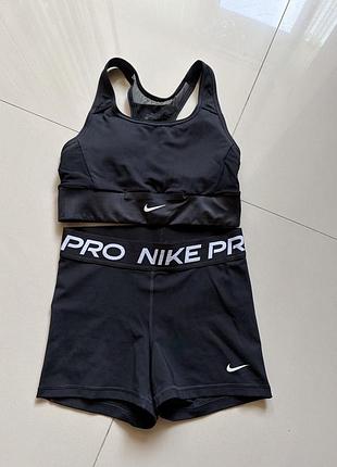Топ жіночий nike
