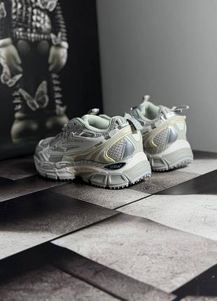 Off-white be right back silver 9