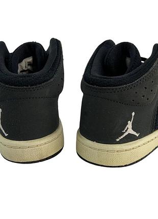 Nike air jordan flight legend.