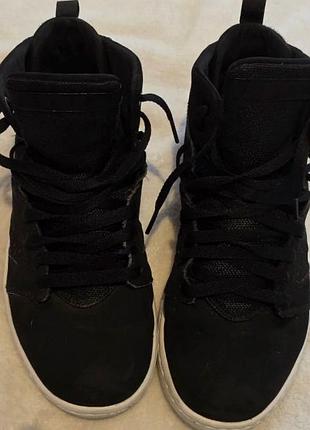 Nike air jordan flight legend. 2