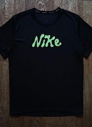 Черная мужская спортивная футболка nike pro combat размер l