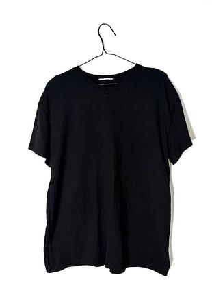 Черная мужская футболка с v-образным вырезом zara