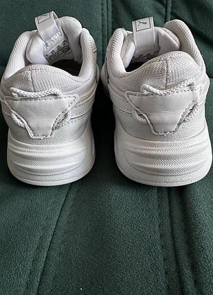 Кросівки унісекс puma білі 3