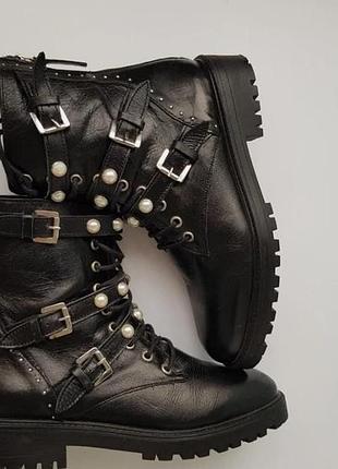Черевики жіночі zara чорні з пряжками та перлами