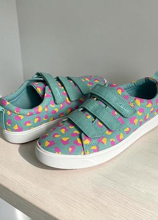 Яскраві кеди clarks оригінал для дівчинки 33,5 р