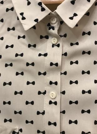 Дуже гарна і стильна брендовий блузка в бантиках..100% віскоза.