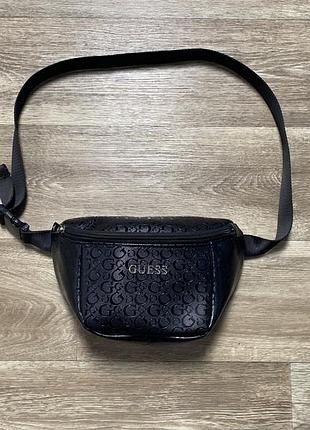 Оригінальна монограмна бананка сумка guess black pack one size
