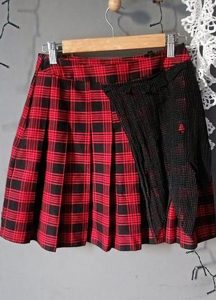 Міні-спідниця жіноча в клітинку чорно-червона з рваною сіткою punk y2k lolita dollskill demonia