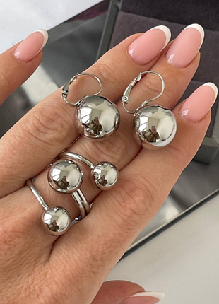 Комплект кольцо 18 р и сережки с шариками из медицинской стали (stainless steel)
