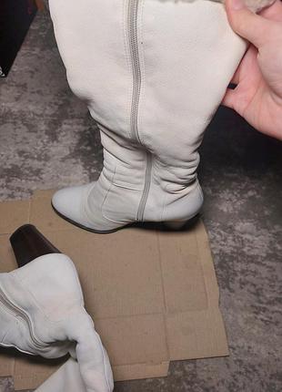 Белые кожаные зимние сапоги 6