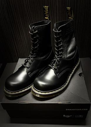 Mm6 maison margiela x dr. martens 1490