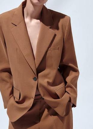 Стильний подовжений блейзер zara в актуальному відтінку camel