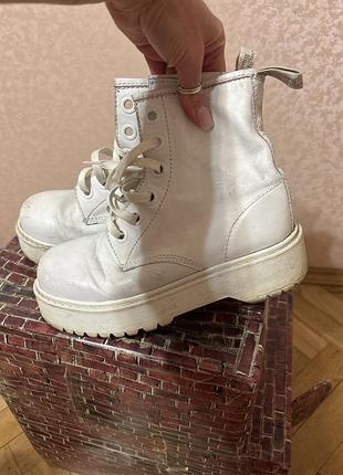 Черевики жіночі dr. martens білі 3
