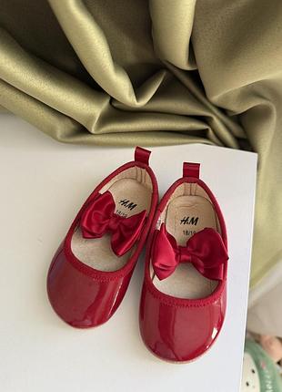 Туфлі для дівчинки h&m лаковані 18-19 розмір, довжина устілки до 11,5 см