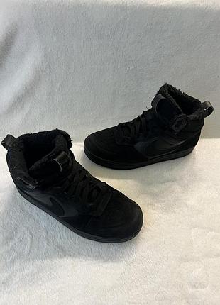Кроссовки хайтопы утепленные фирмы nike 39 размера по стельке 25,5 см.