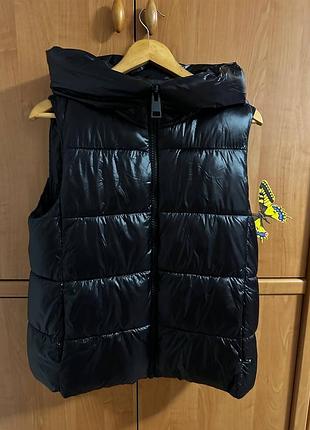 Жилетка жіноча zara стьобана чорна з високим коміром