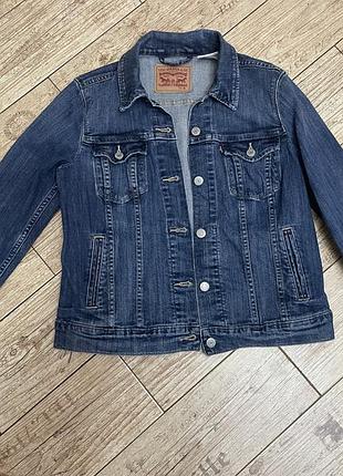 Джинсова куртка levis, м 4