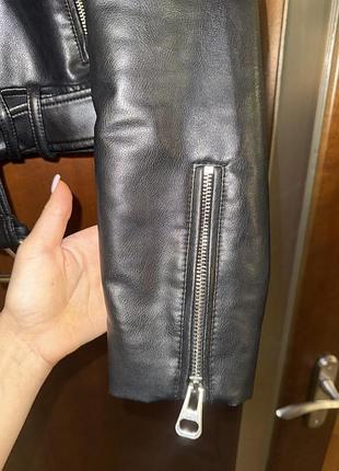 Чорна шкіряна куртка zara 3