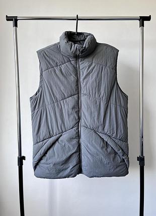 Жилетка, безрукавка сірого кольору у розмірі s, m, union works poof vest