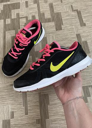 Женские кроссовки nike core motion tr 2 текстильные со вставками из натуральной  кожи кожаные leather с сеткой найк спортивные для спорта беговые