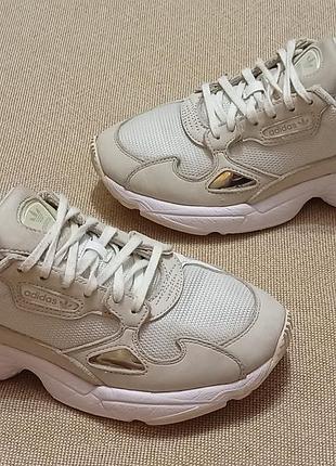 Жіночі кросівки adidas 39.5