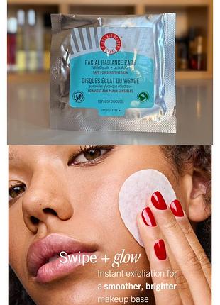 Освітлювальні та відлущувальні кислотні диски first aid beauty brighten + glow facial radiance pads з гліколевою та молочною кислотами, 10 шт.