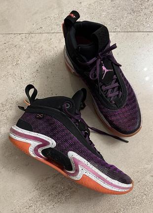 Оригінальні баскетбольні кросівки air jordan у забарвленні "first light"