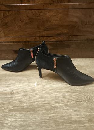 Туфлі жіночі ted baker чорні шкіряні