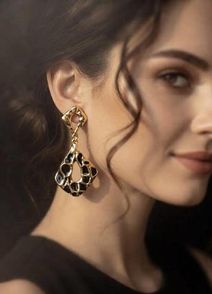 Серьги из нержавеющей стали с черно-золотым узором